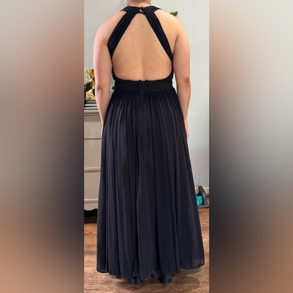 Glamazon Black Backless Evening Gown – Size M - Picture 6 of 7